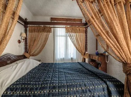 Hotel Porto Perissa (Santorini)