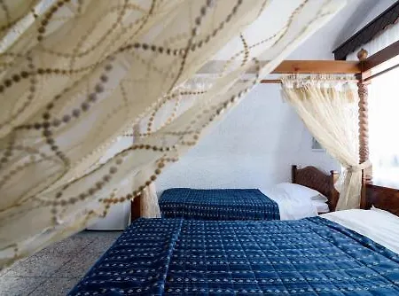 Porto Hotel Perissa (Santorini)